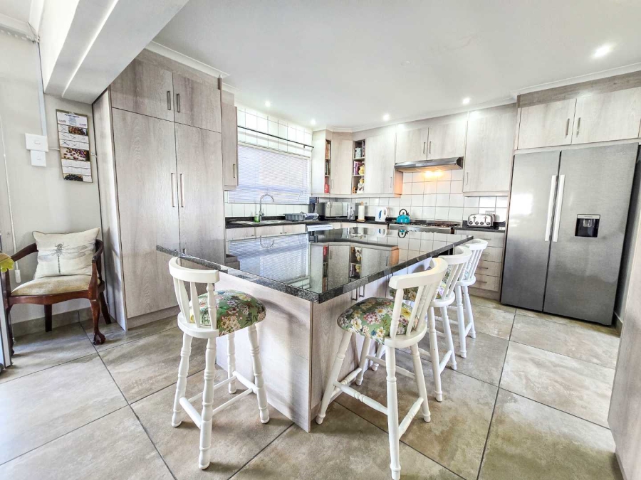 4 Bedroom Property for Sale in Jongensfontein Western Cape